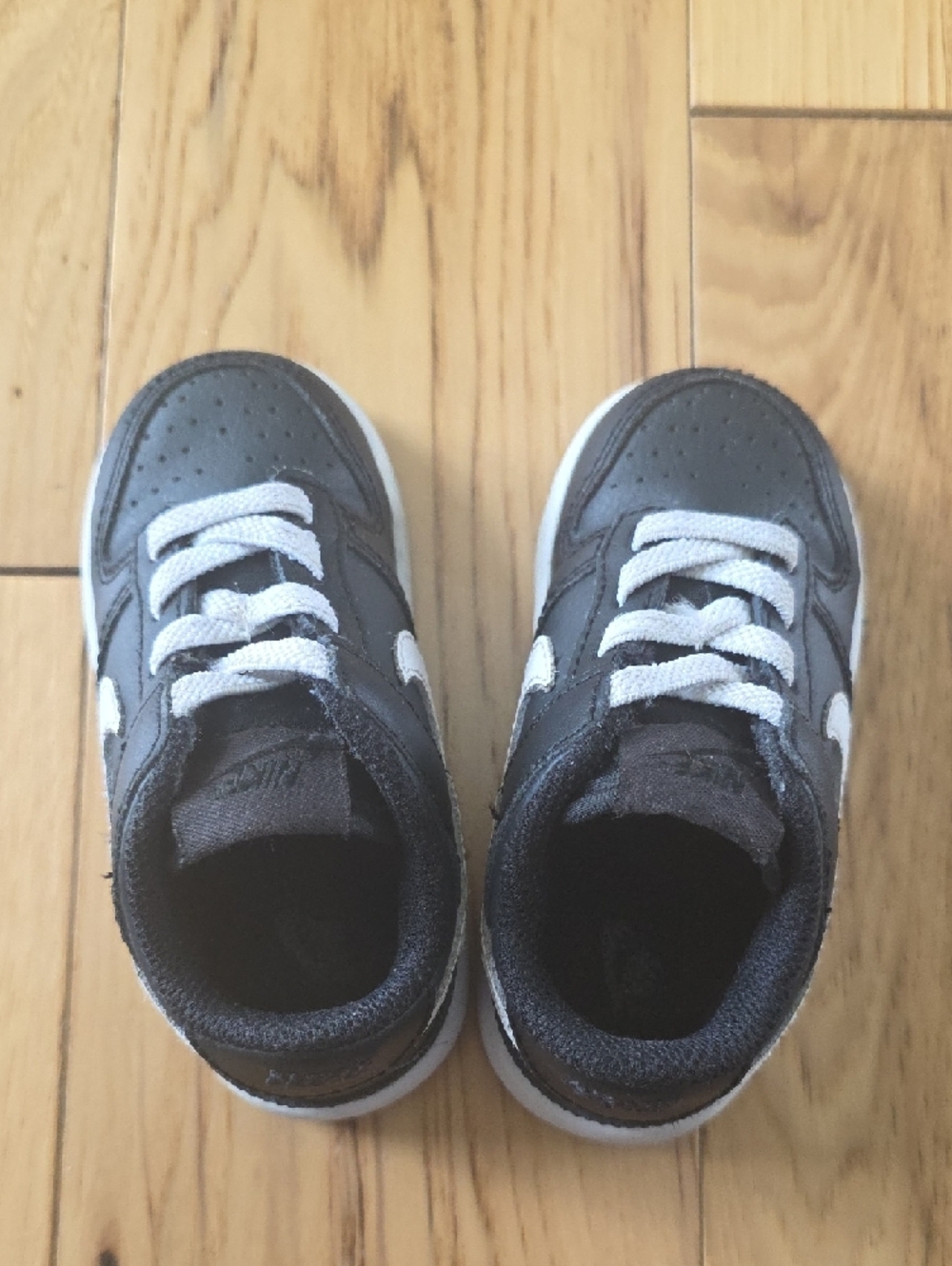 Nike Kids Black and White Low-Top Swoosh Sneakers - Picture 6 of 6